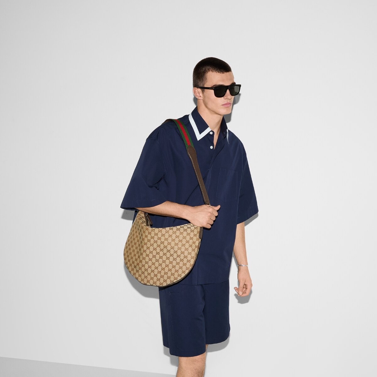 GUCCI GGパターン アーチ型ショルダーバッグ Gucci GGパターン ショルダーバッグ