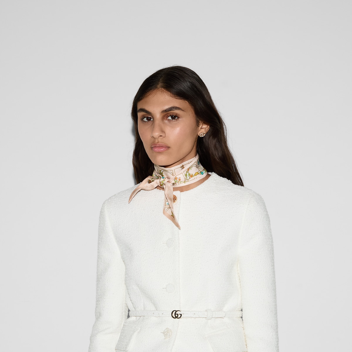 【関税&送料込】Gucci Animal And Floral Print Silk Neck Bow Gucci Animal Floral-Print Silk Neck Bow - White | Editorialist
