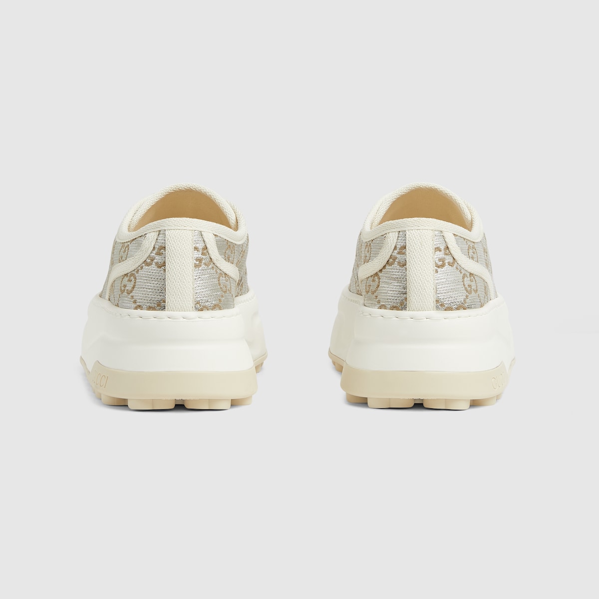 GG Damensneaker in metallic-silberfarbener GG Canvas | GUCCI DE