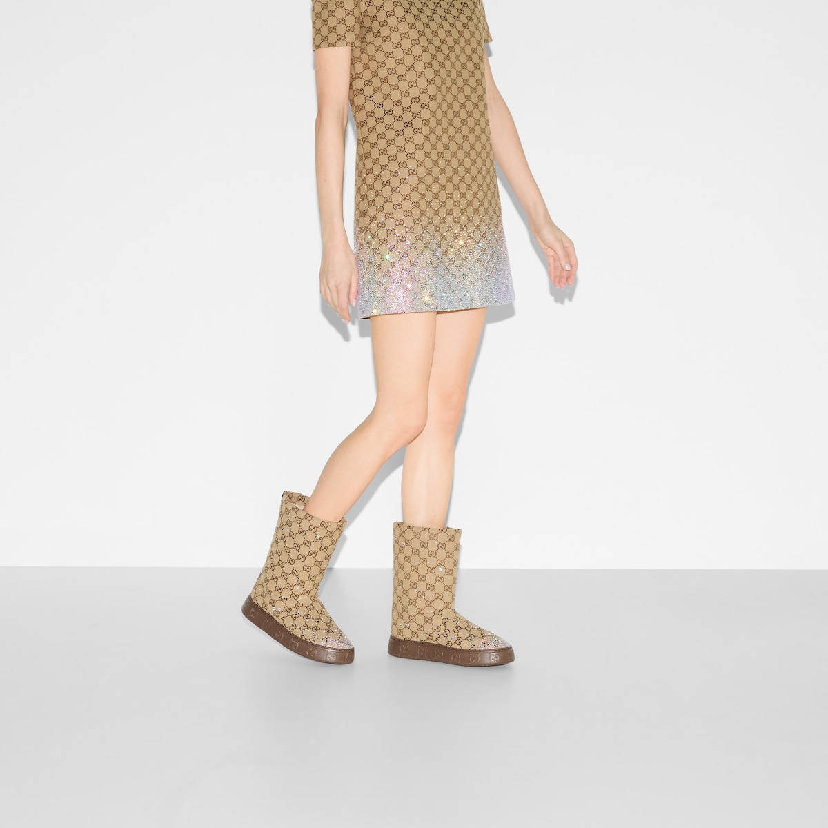 Women's boot with crystals
