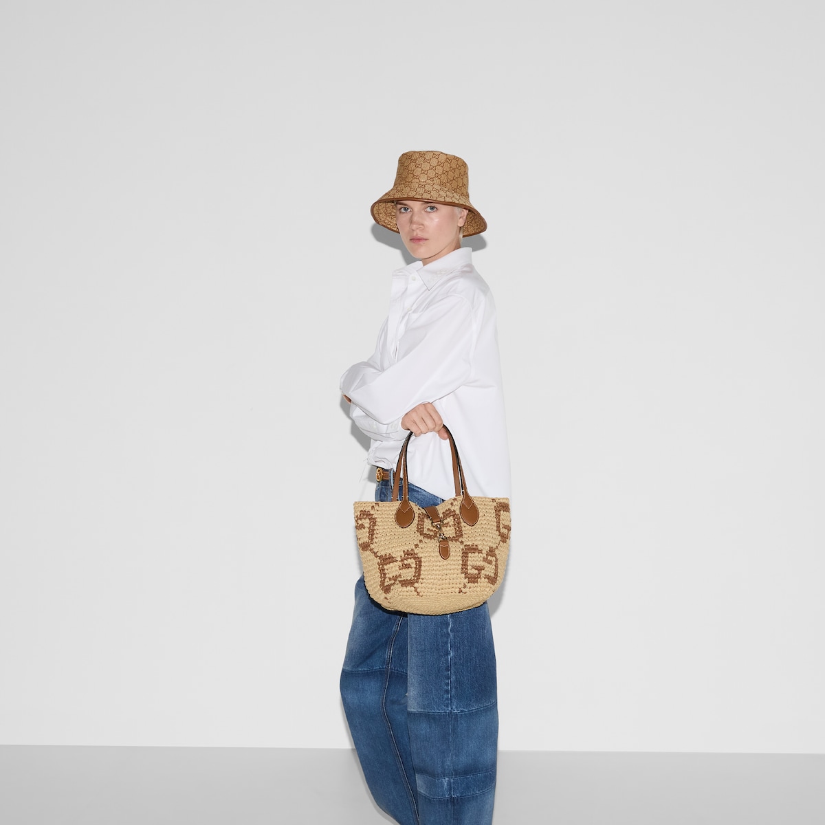 818223_9AAGM_9767_003_100_0000