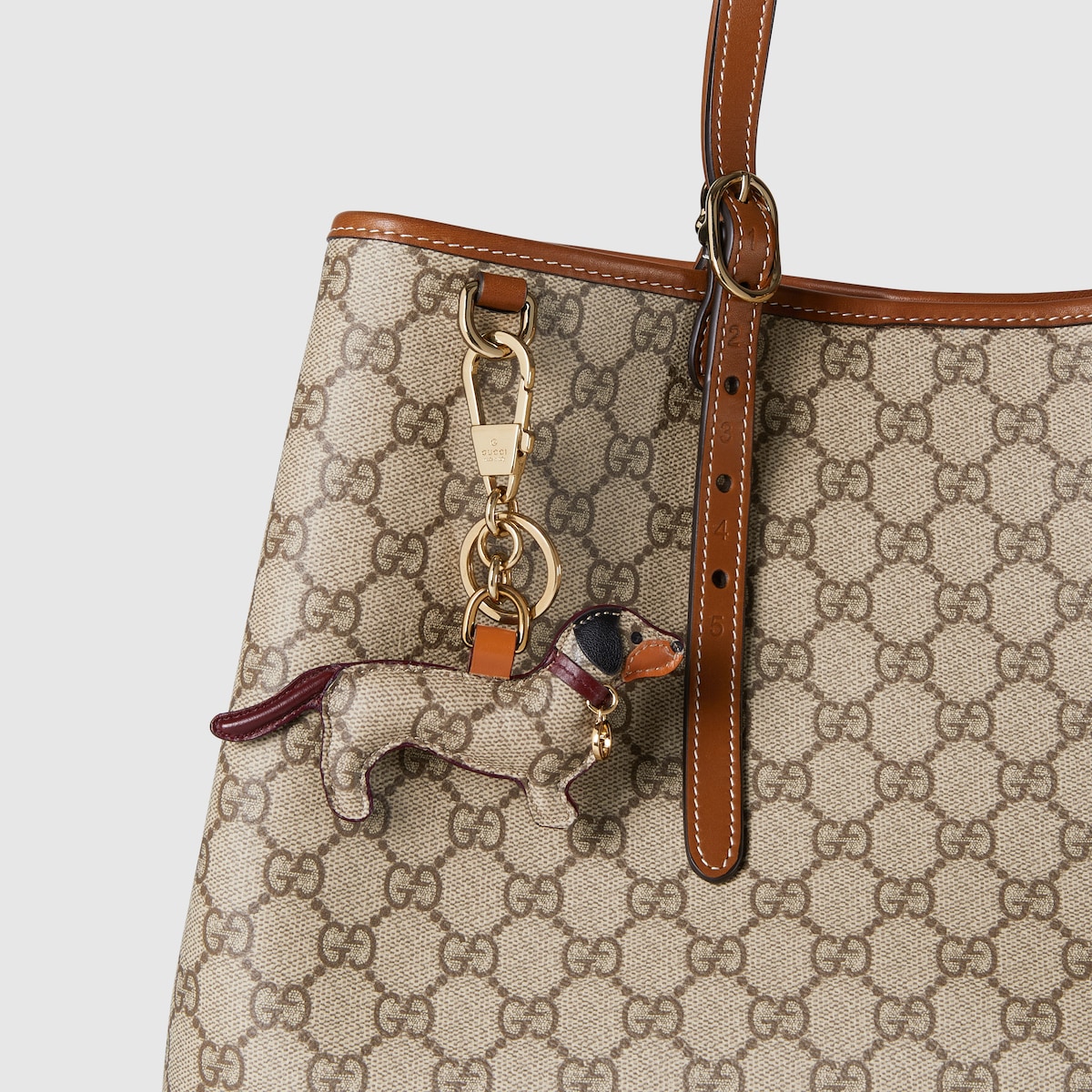 Dog-shaped bag charm in beige and dark brown canvas - thumbnail 3