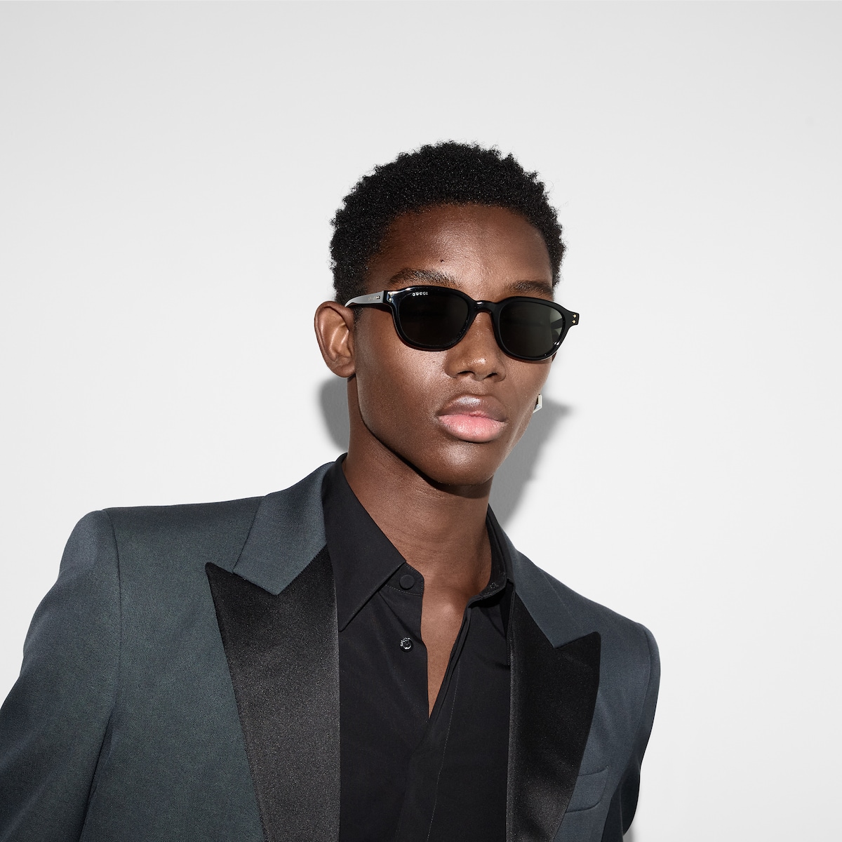 Round frame sunglasses in black | GUCCI® US
