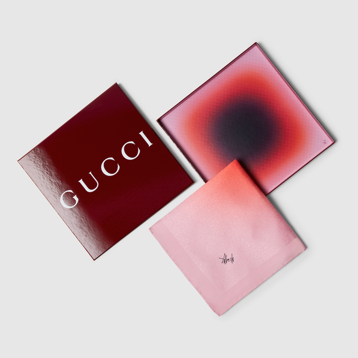 GUCCI シルクスカーフ ピンク カップデザイン GUCCI シルクスカーフ ピンク カップデザイン プリント シルク
