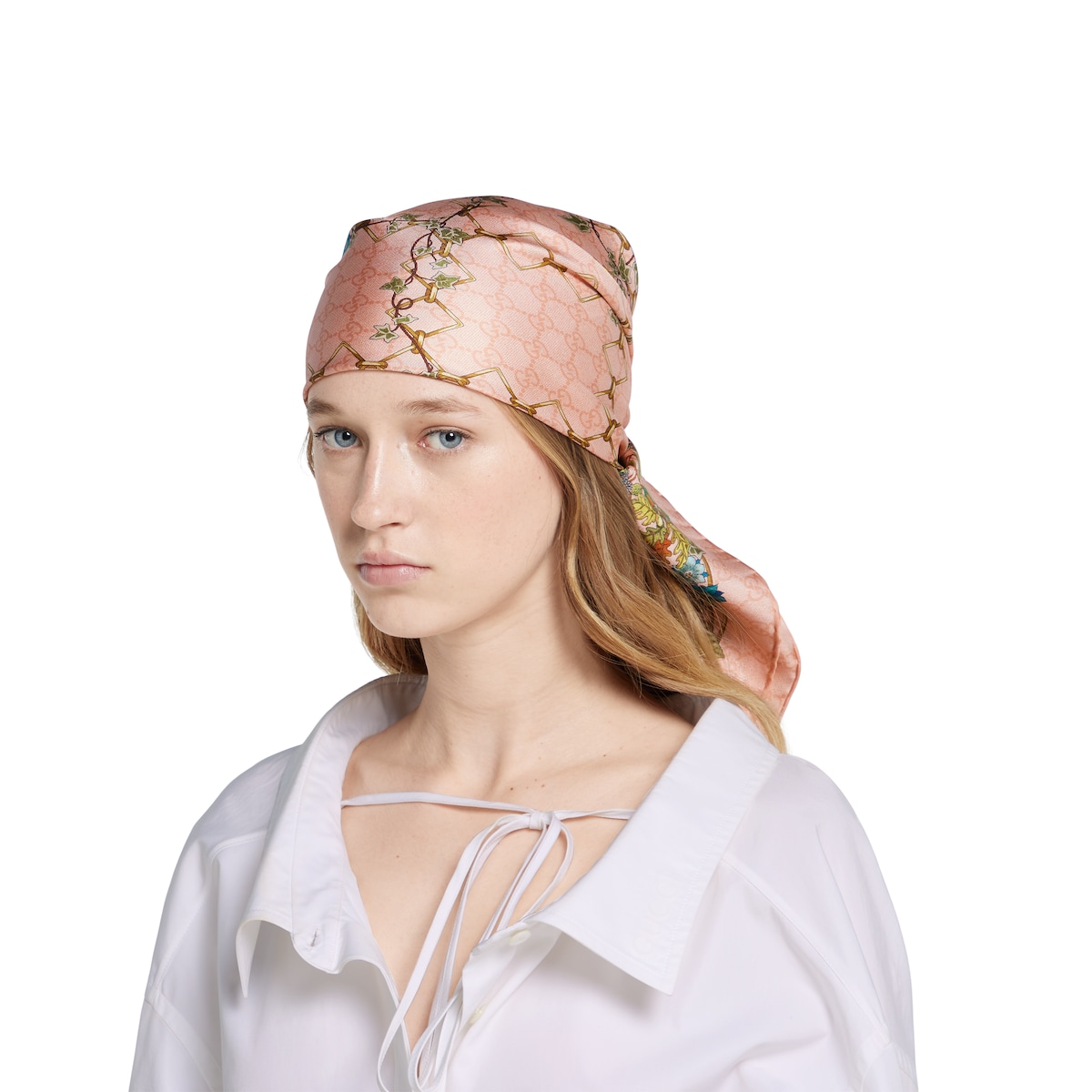 スカーフ GUCCI Woman Neck scarf Cream 7770663G001 9300 GUCCI Silk scarf with Flora print | TheDoubleF