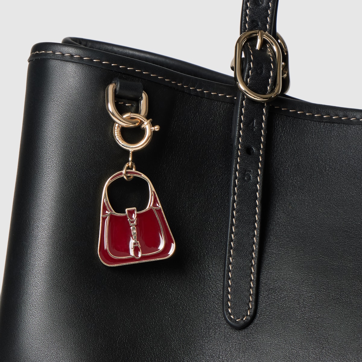 Jackie 1961 bag charm in Rosso Ancora red enamel - thumbnail 2