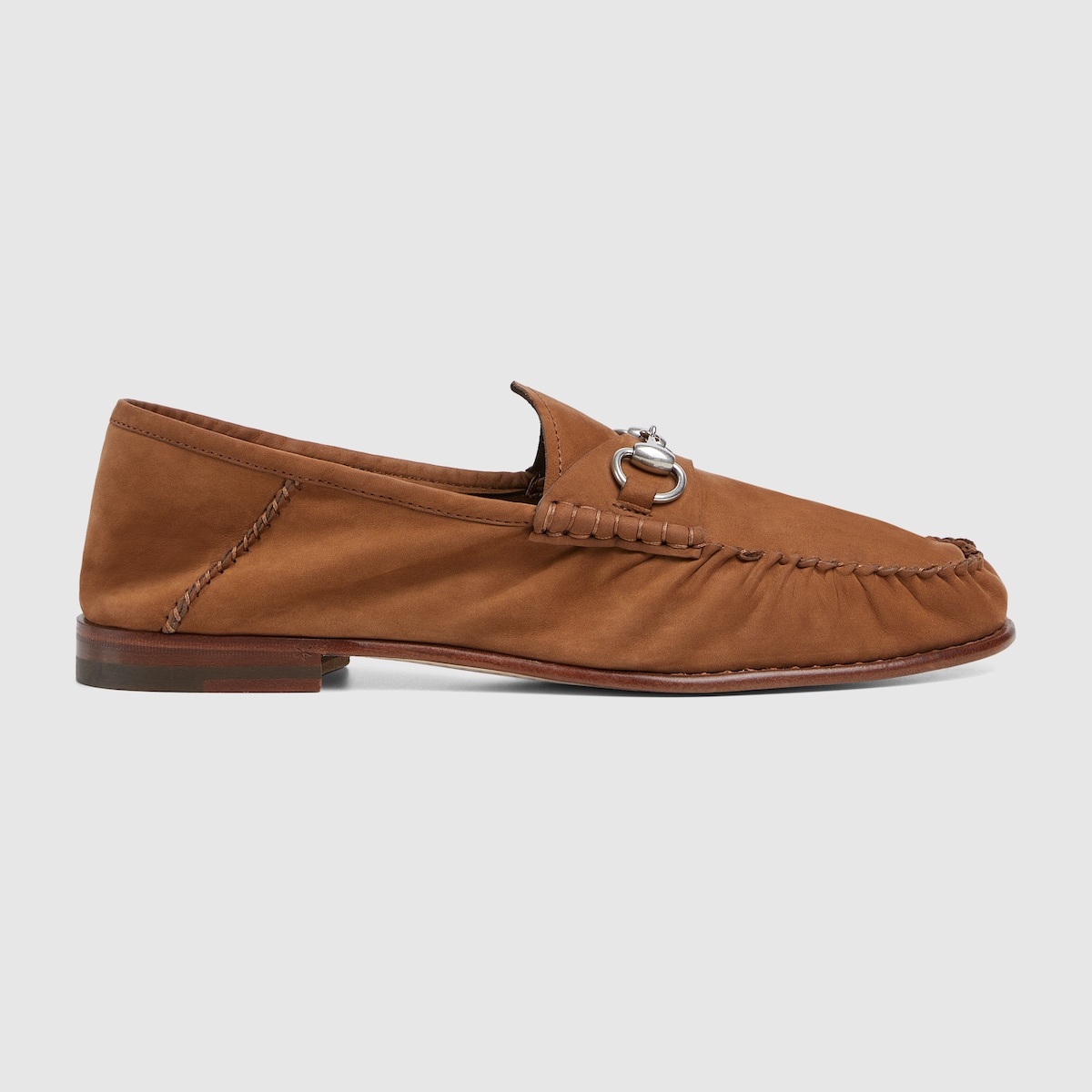 Mocasines para hombre Horsebit 1953 en ante café claro | GUCCI® MX