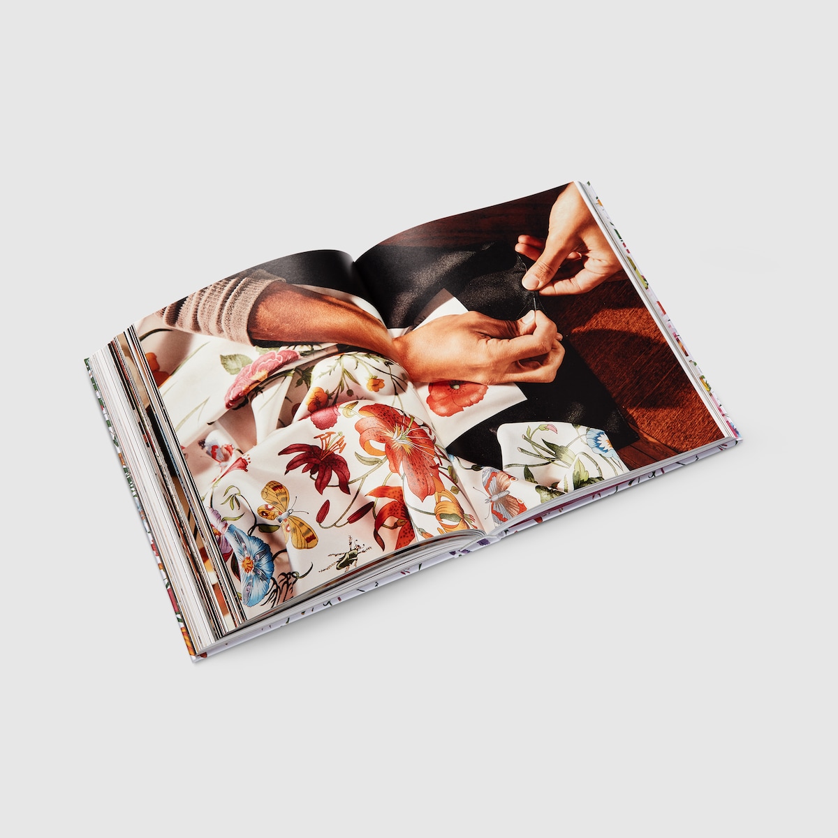 アート・デザイン・音楽 Book of Gucci by Gucci Limited Edition 843568_J2500_8486_009_100_0000