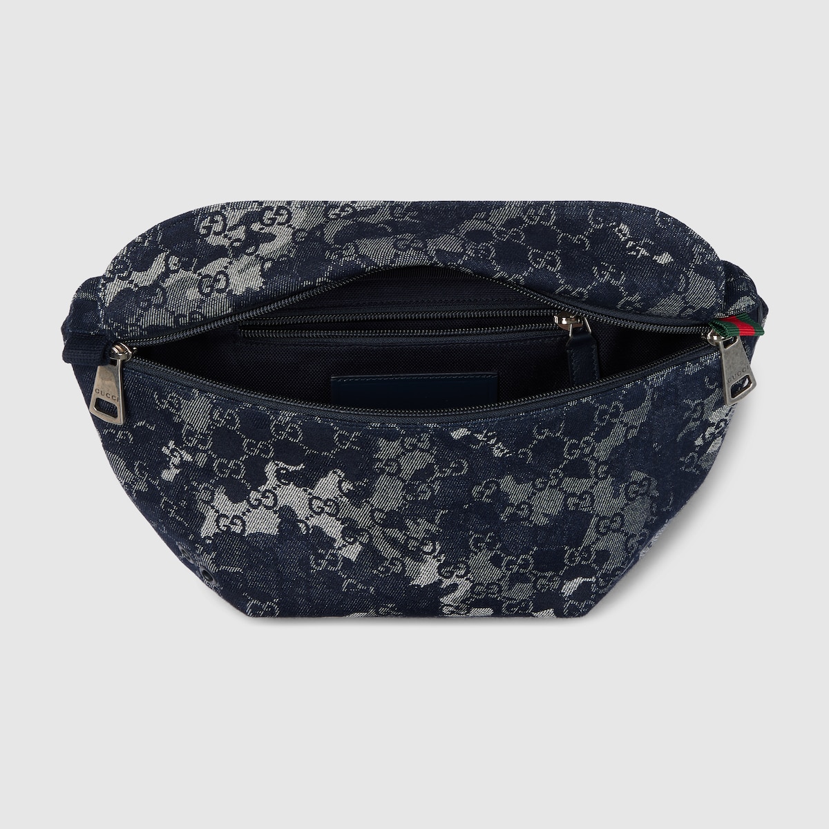 ♥️新品タグ付♥️GUCCI ダークブルー ストレートデニム サイズ48 新品タグ付きGUCCI ダークブルーストレートデニム48 - メルカリ