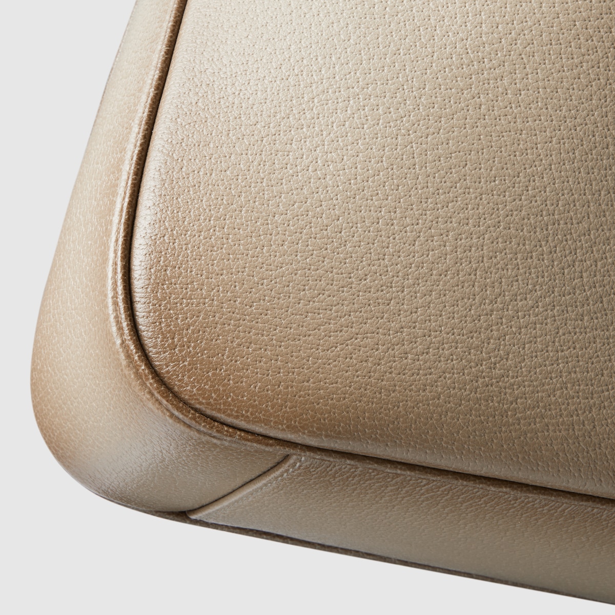 Gucci Diana medium shoulder bag in gradient oatmeal leather