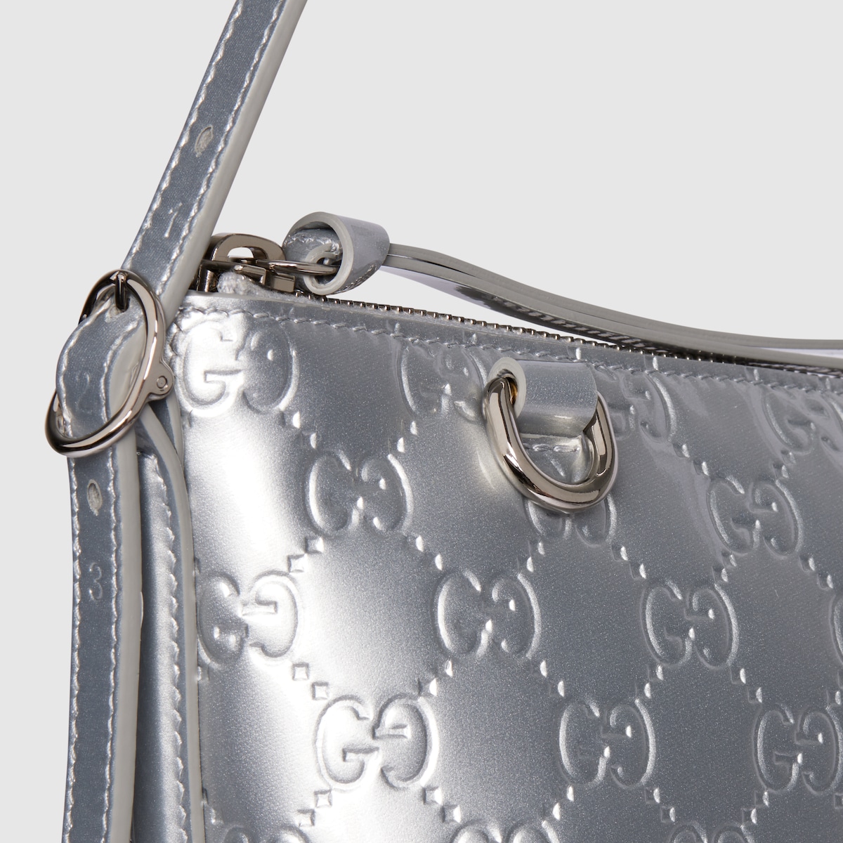 GGエンブレム〕スモール ショルダーバッグ ・シルバー GGレザー