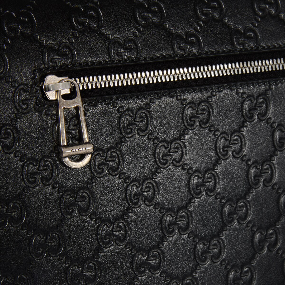 GG Emblem medium crossbody bag in black GG leather - thumbnail 4