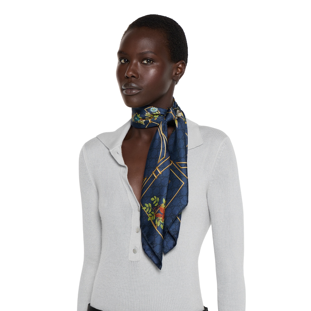 スカーフ PRINTED SILK TWILL CARRE' Printed silk twill carré in dark blue | GUCCI® US