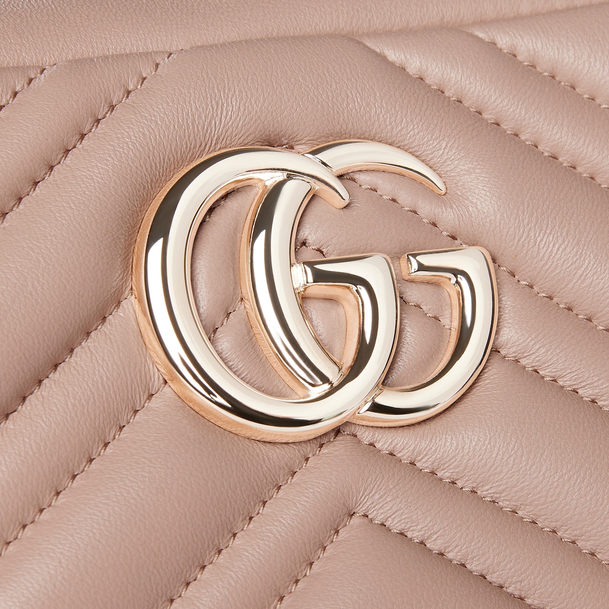 GGマーモント〕スモール カメラバッグ ・ピンクベージュ レザー