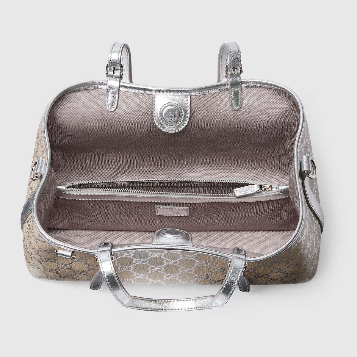 定価20万以上！！！希少　GUCCI シルバー GG バッグ GGエンブレム〕ミディアム トートバッグ ・シルバー GG ファブリック