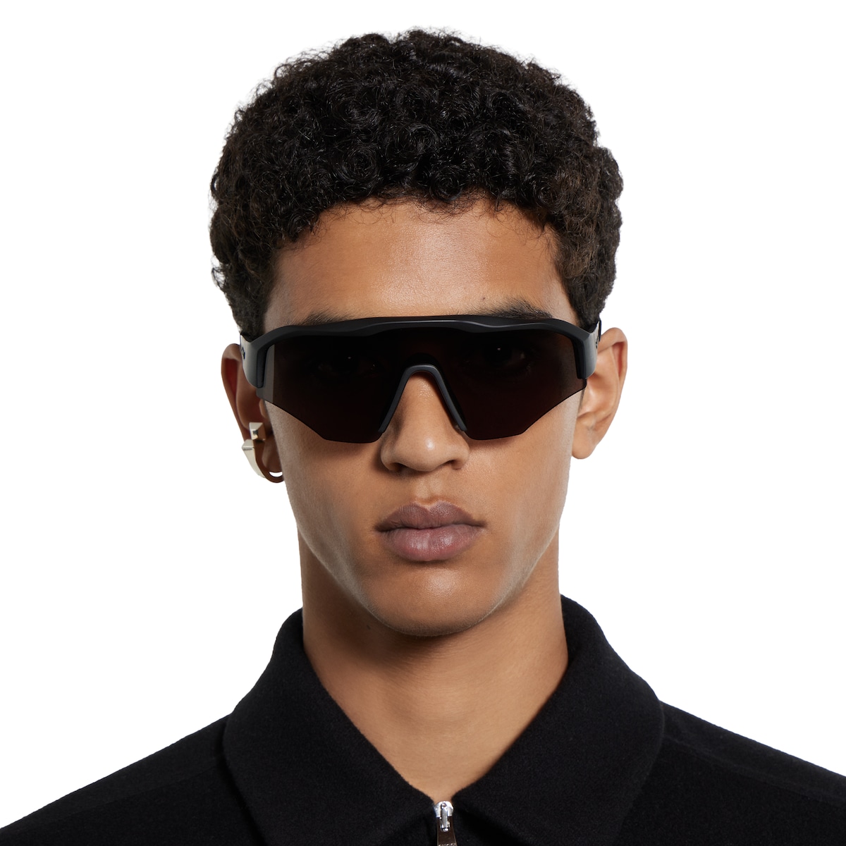 Mask-shaped sunglasses in black | GUCCI® US