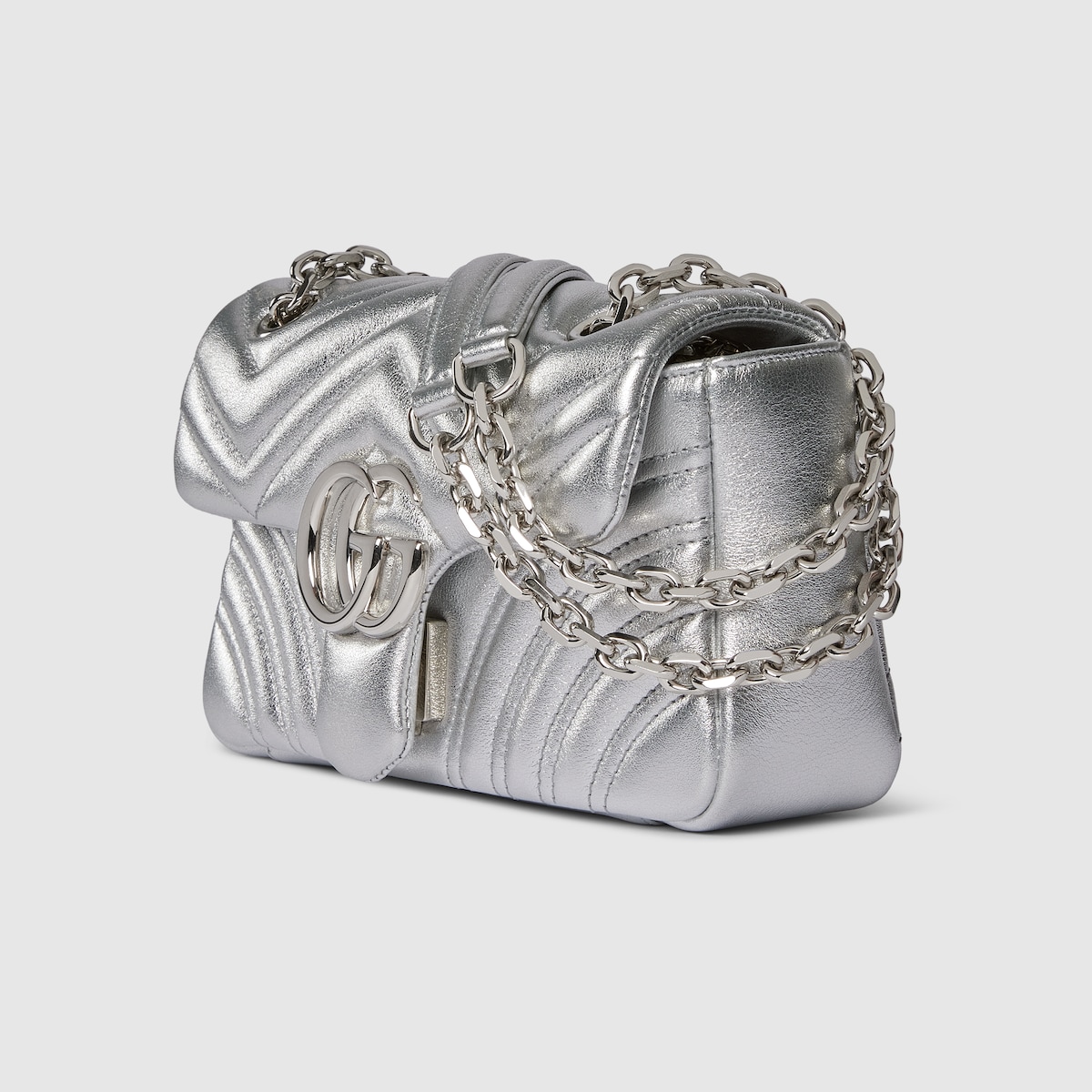 GG Marmont small shoulder bag in silver lamé leather | GUCCI® US GG Marmont small shoulder bag in silver lamé leather | GUCCI® US