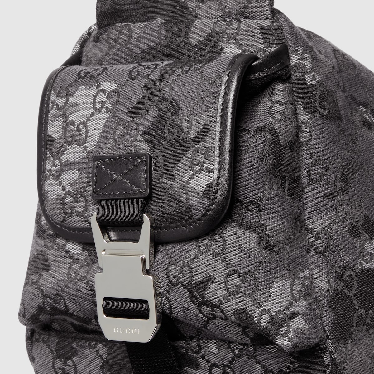 みゆき❗️GUCCI GGキャンバス ボディバッグ GGキャンバス ラージ クロスボディバッグ ・ブラック カモフラージュ