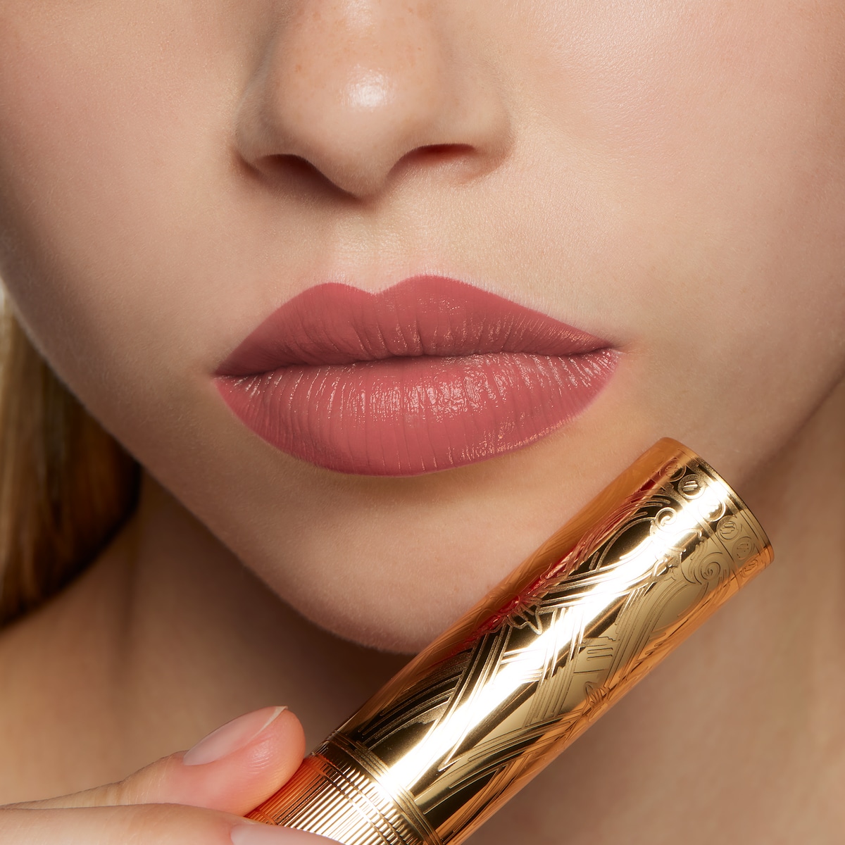 115 Bertha Blossom, Rouge à Lèvres Satin Lipstick in 115 Bertha