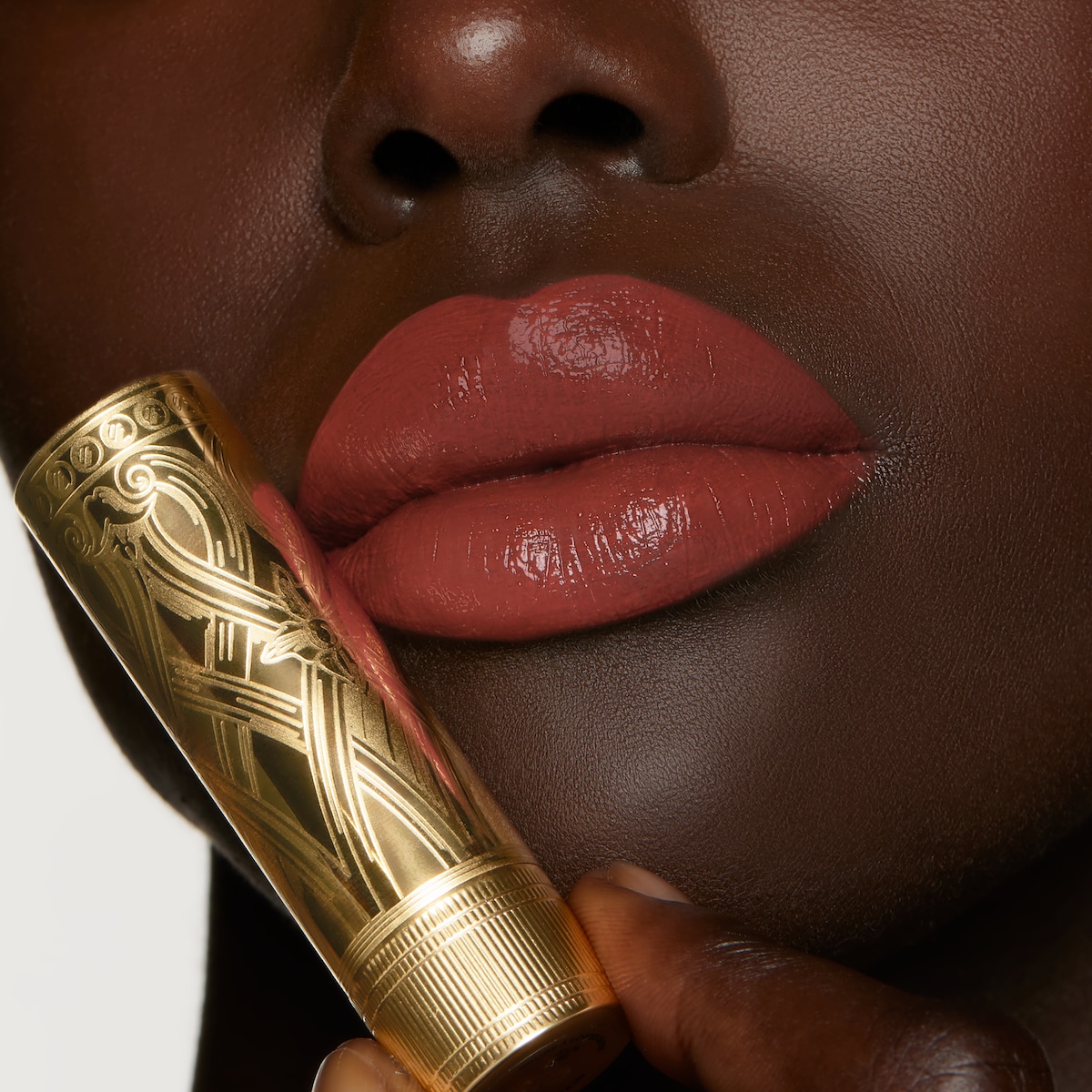 208 ゼイ メット イン アルゼンティーナ、グッチ ルージュ ア レーヴル