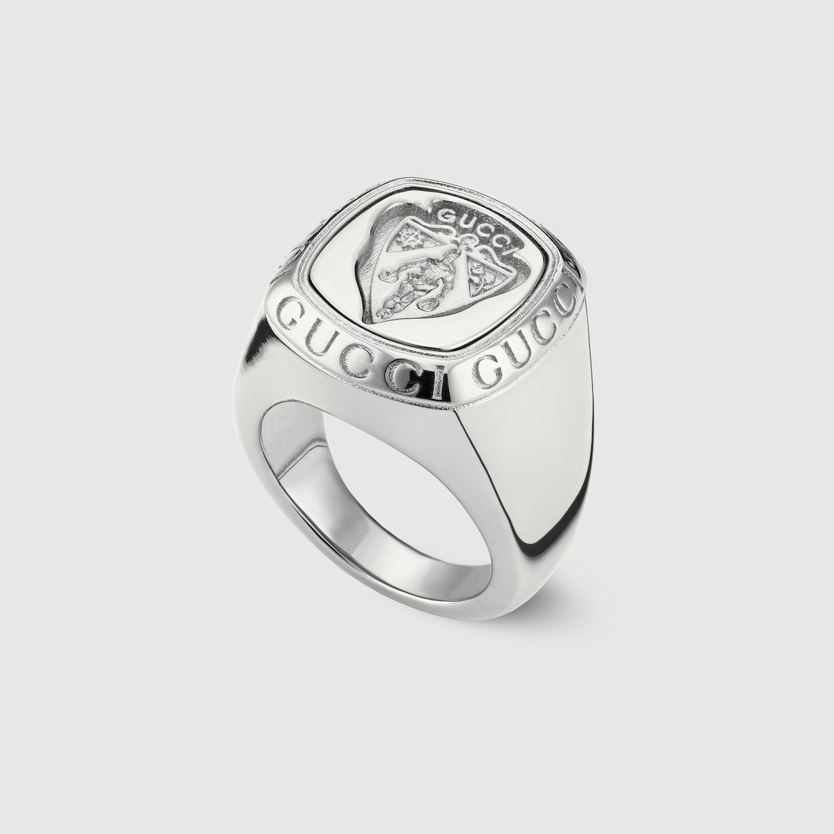 Gucci crest signet ring in gold-toned brass - thumbnail 8