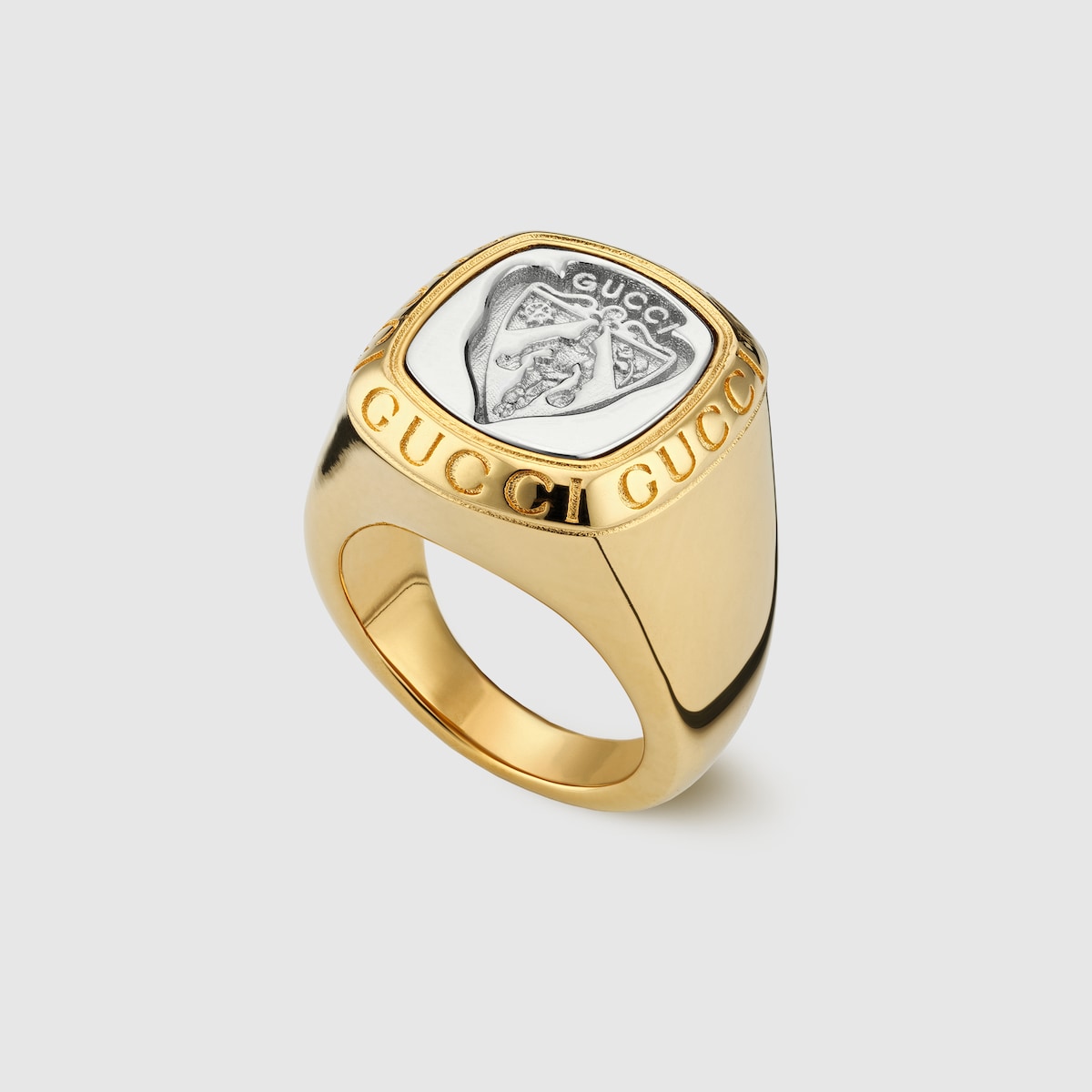 Gucci crest signet ring in gold-toned brass - thumbnail 4