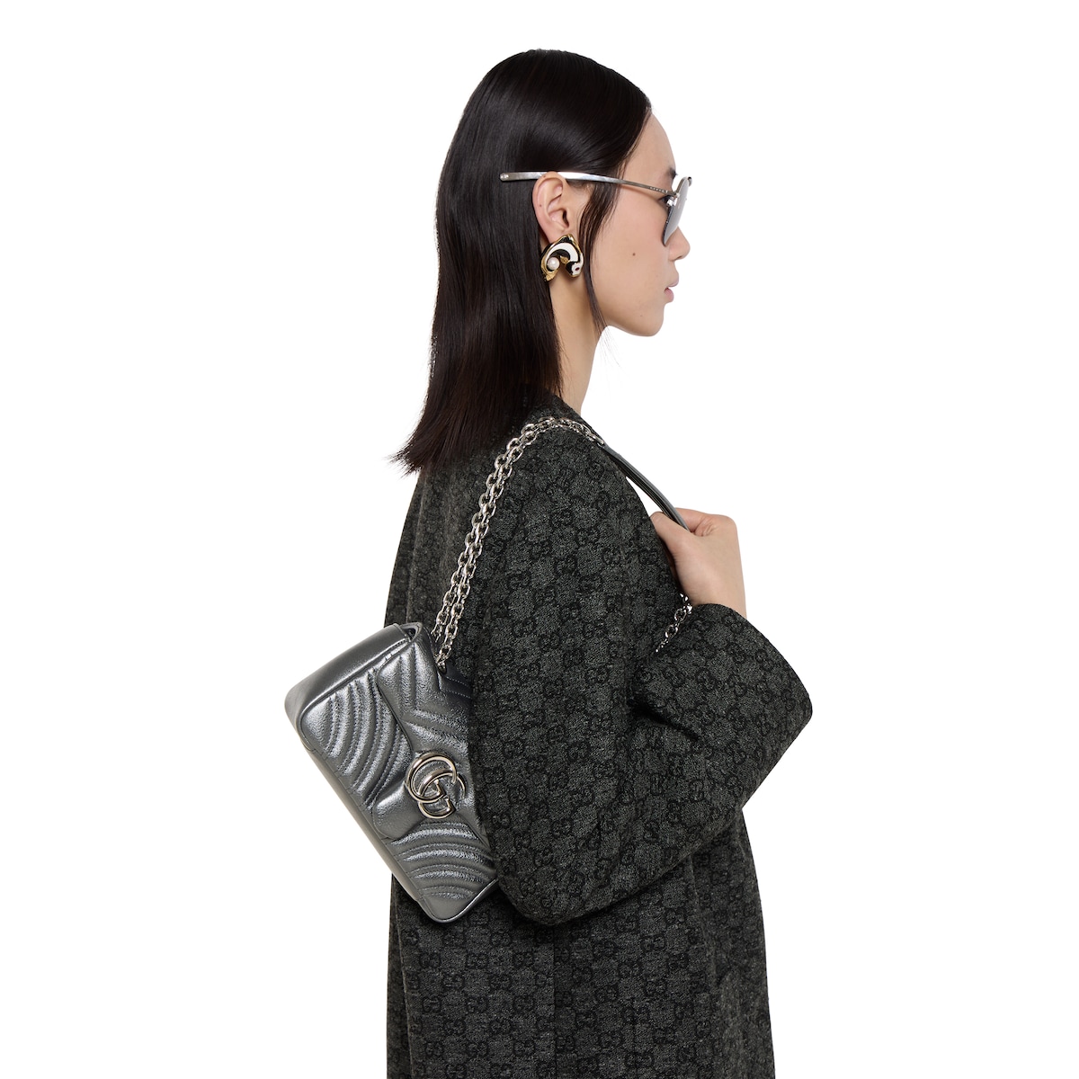 GGマーモント〕スモール ショルダーバッグ ・ダークグレー ラメ レザー