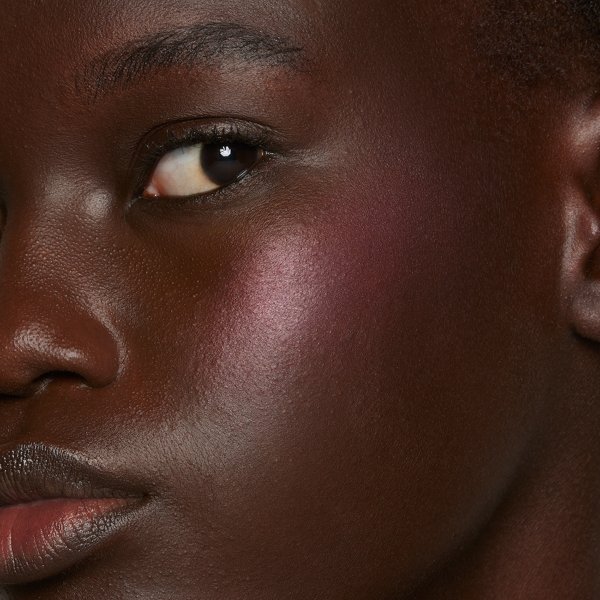 05, Gucci Glow Blush in 05 'Soft Plum' - thumbnail 10