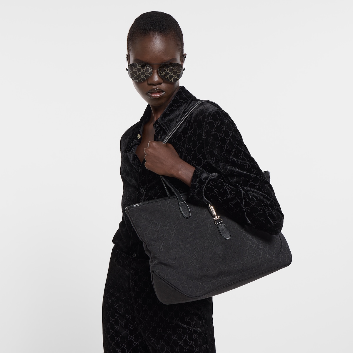 Gucci Jackie medium tote bag in black GG canvas