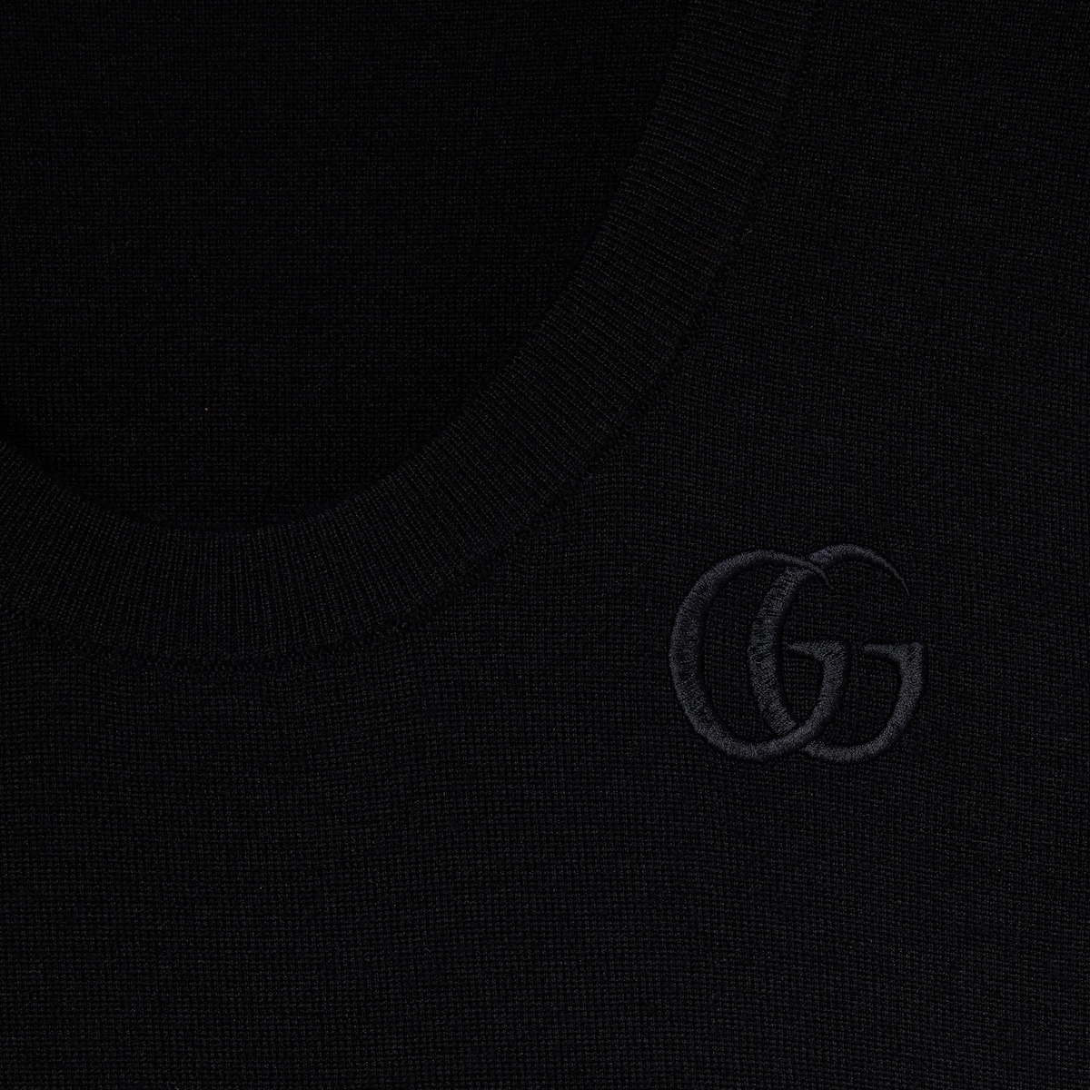 Fine cashmere silk top with embroidery in black