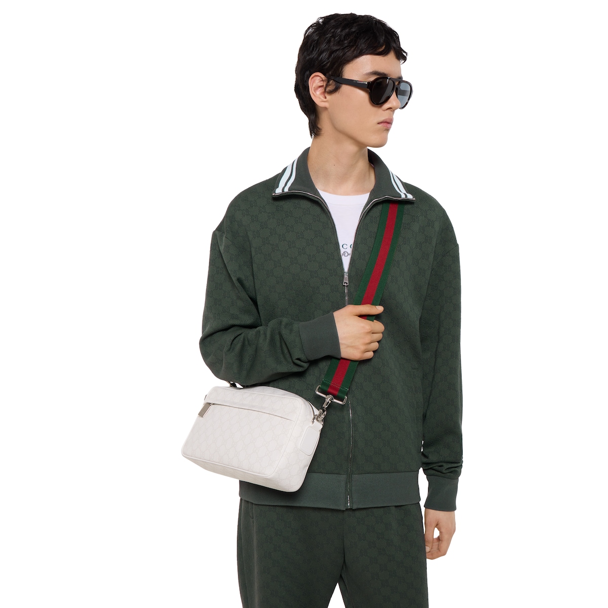 Medium GG crossbody bag in white GG Supreme - thumbnail 2