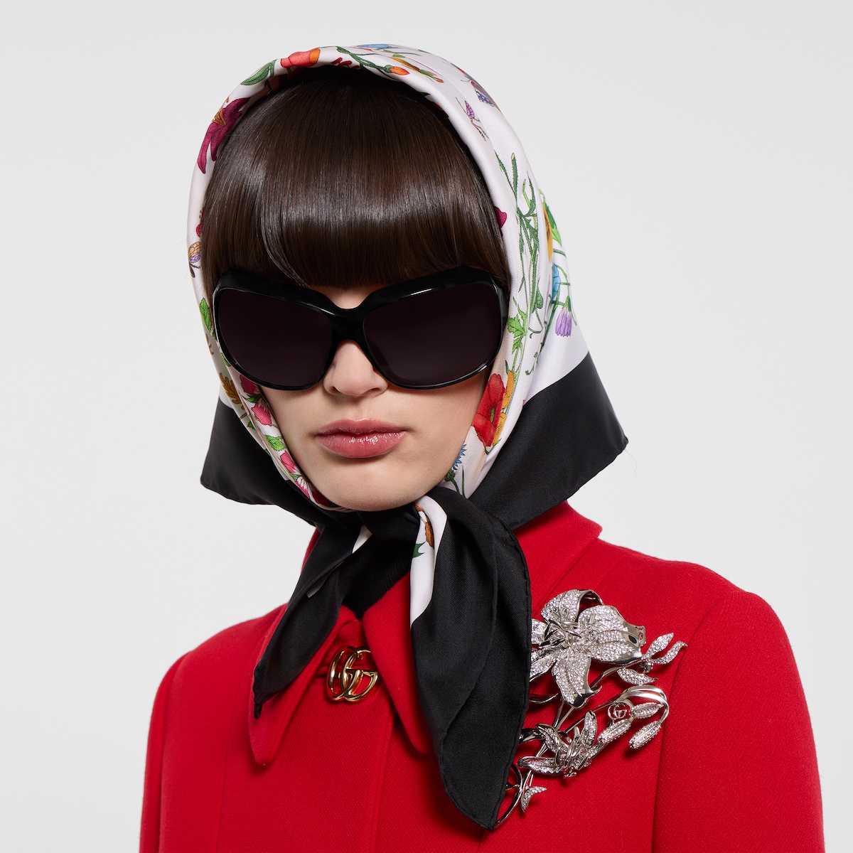 Square frame sunglasses in black | GUCCI® US