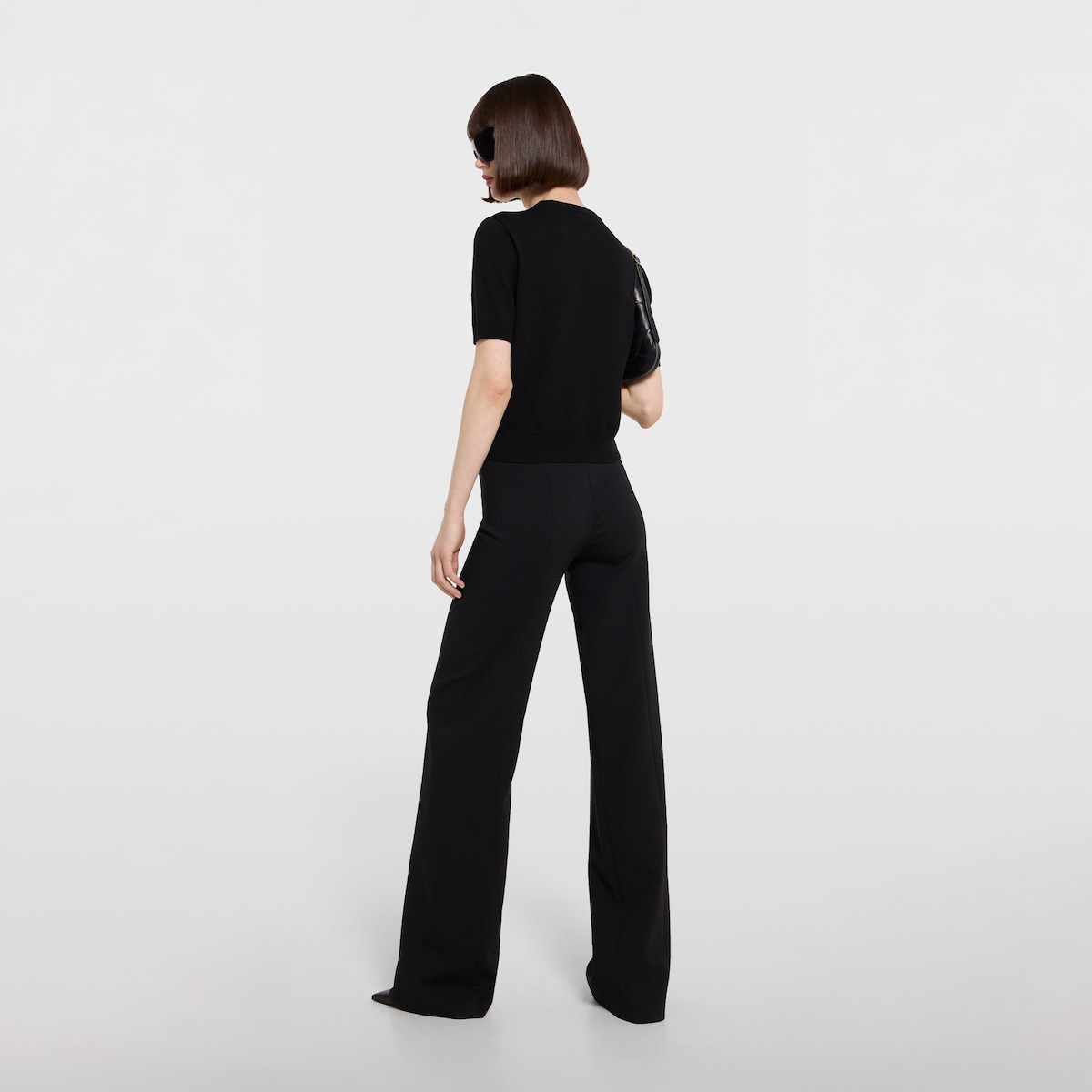 Knit wool top with embroidery in black