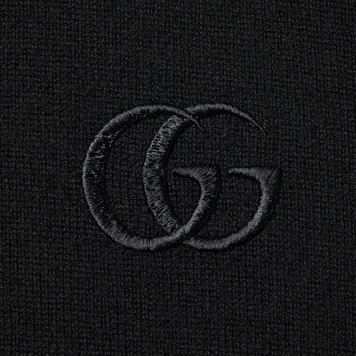 Knit wool top with embroidery in black