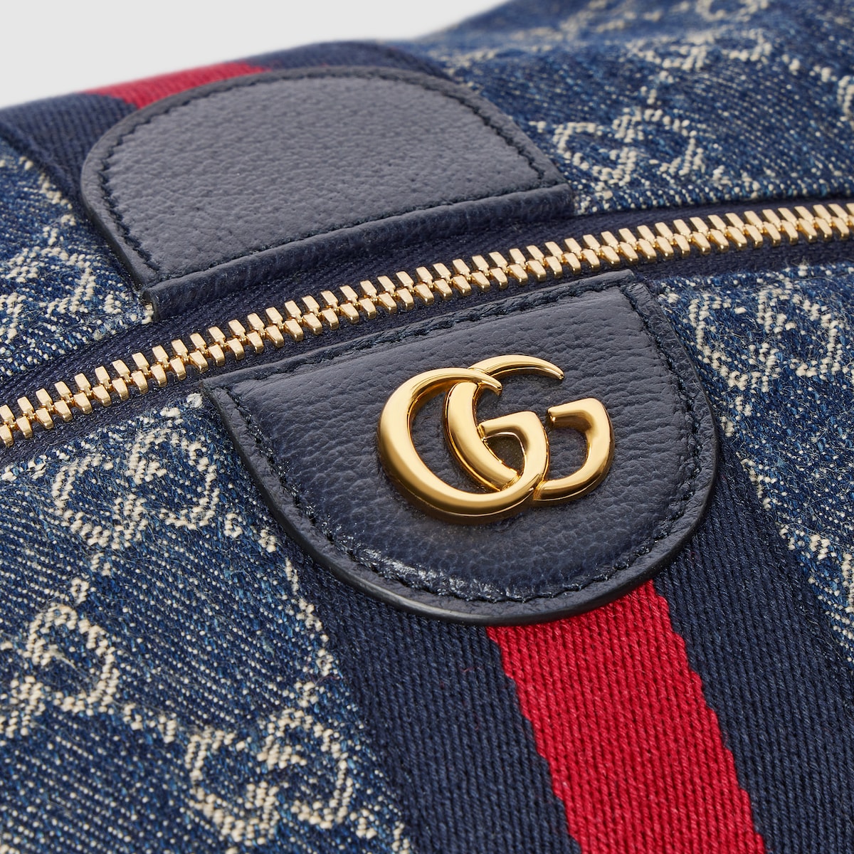 早い者勝ち【美品】GUCCI ボディバッグ PVC ネイビー　濃紺 Gucci Vanity medium top handle bag in blue and white GG denim