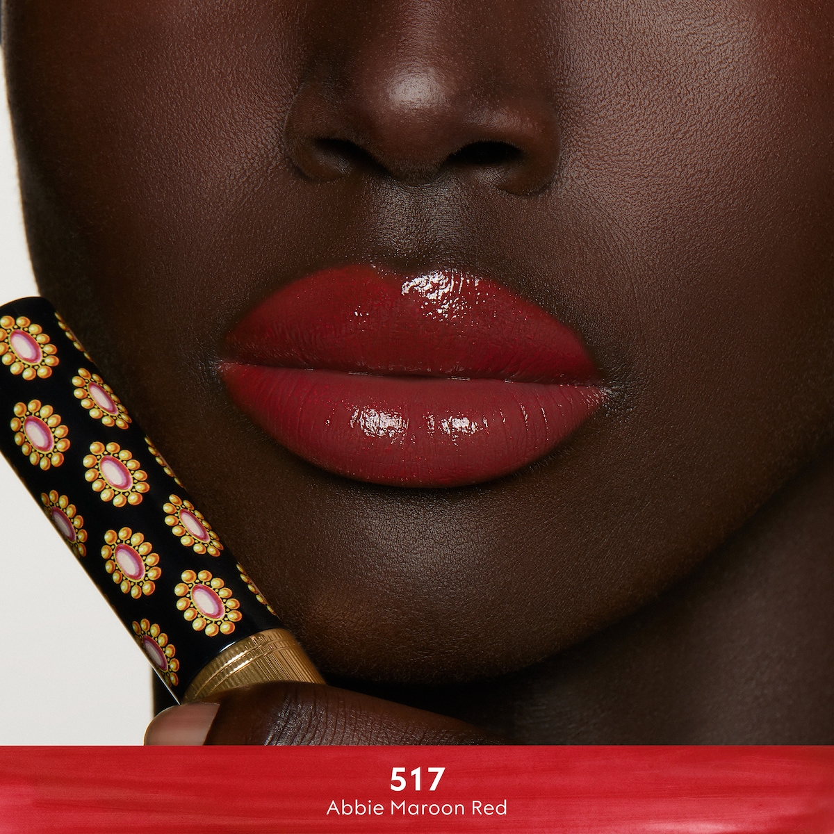 517 Abbie Maroon Red, Rouge De Beauté Brillant in 517 Abbie Maroon Red - thumbnail 6
