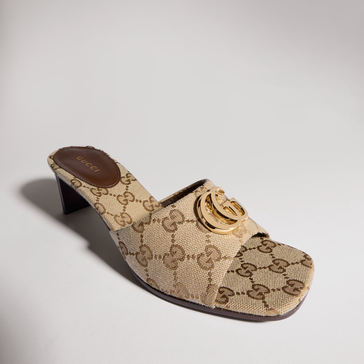 Sandalo slider donna con Doppia G in tessuto GG sabbia e marrone ...