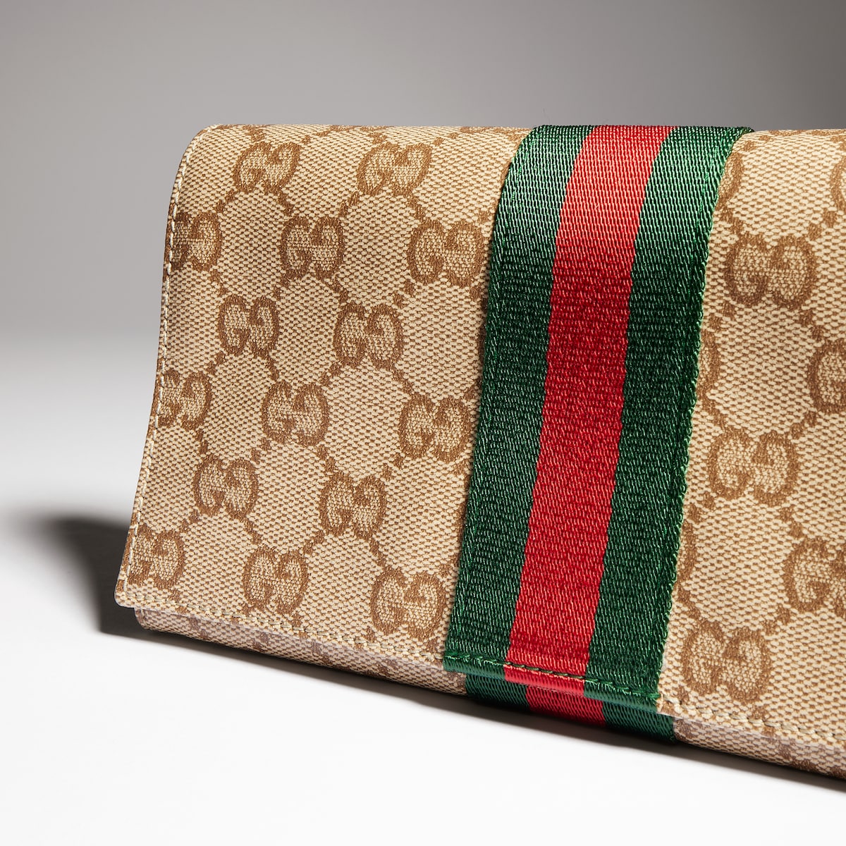 Small pouch with strap and Web in sand and brown GG canvas - thumbnail 4