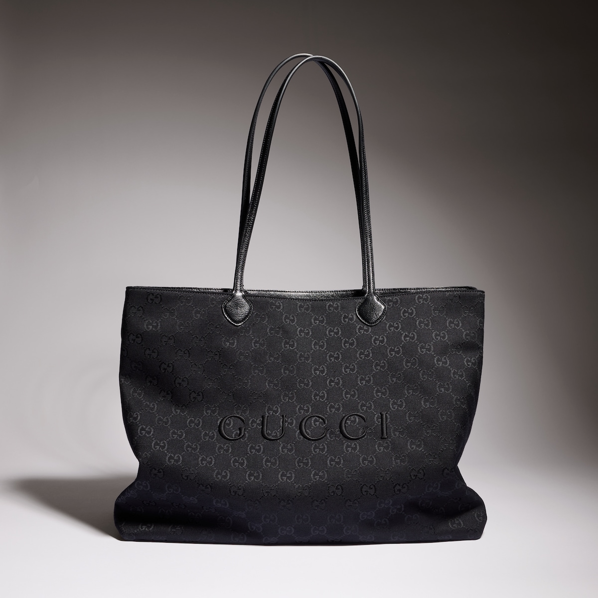 Gucci NY ラージ トートバッグ ・グレー＆ブラック GGキャンバス