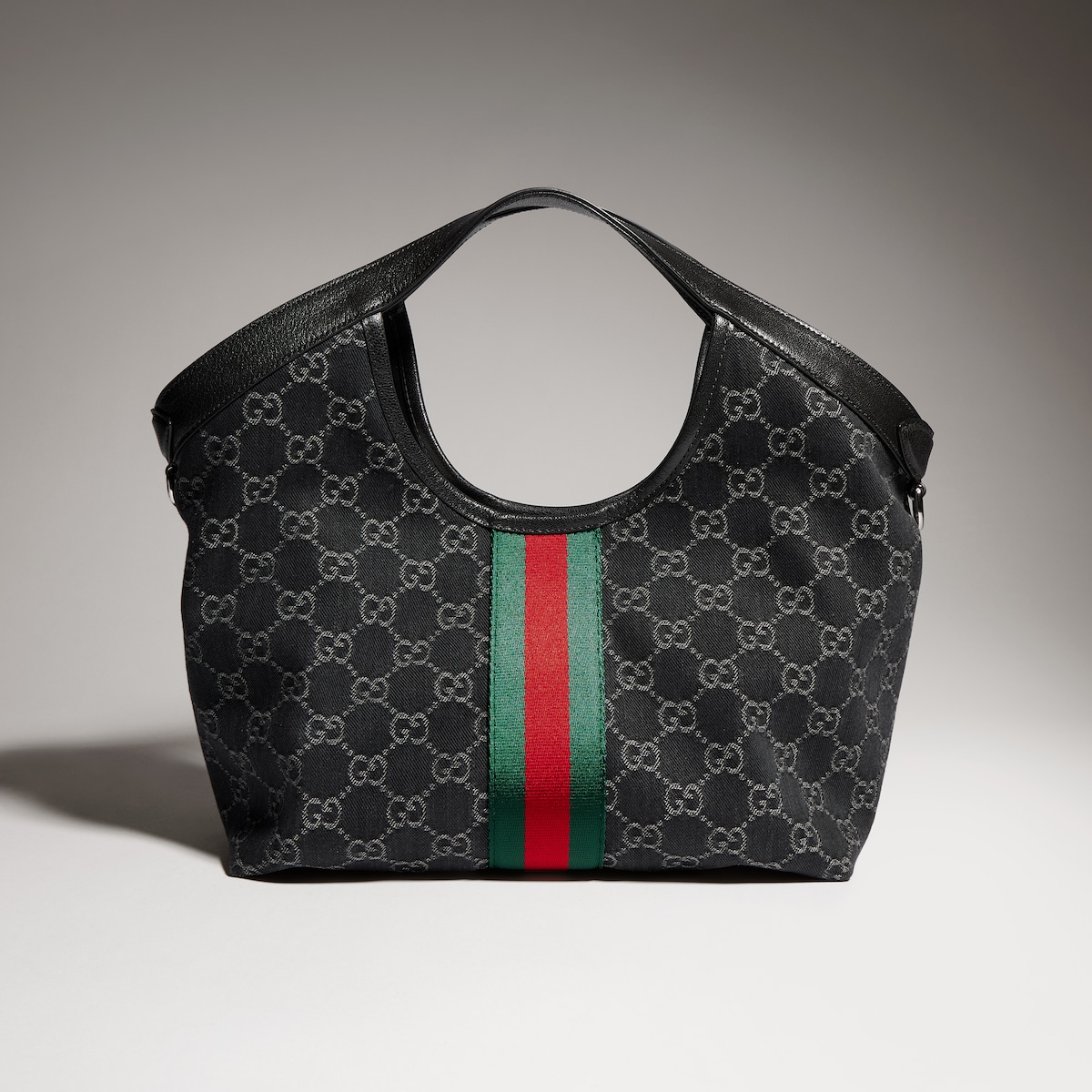 グッチ ジリオ〕スモール トートバッグ ・ブラック GGデニム | GUCCI公式
