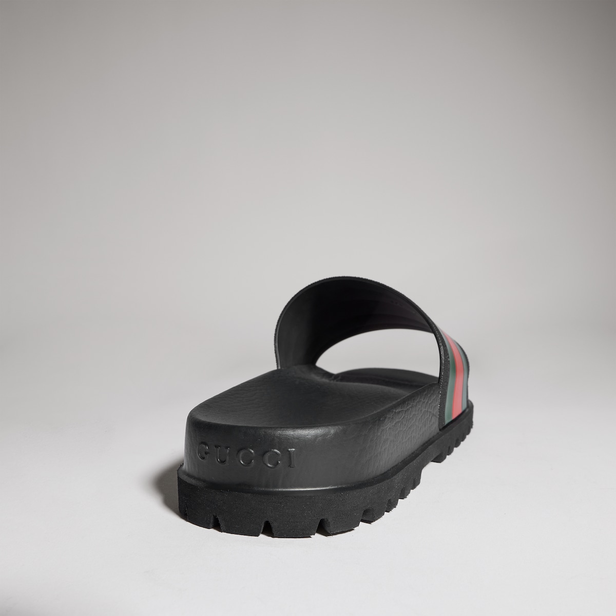 GUCCI ブラックラバーサンダル　6 グッチ メンズ サンダル・スライド・ラバーシューズ | GUCCI® JP