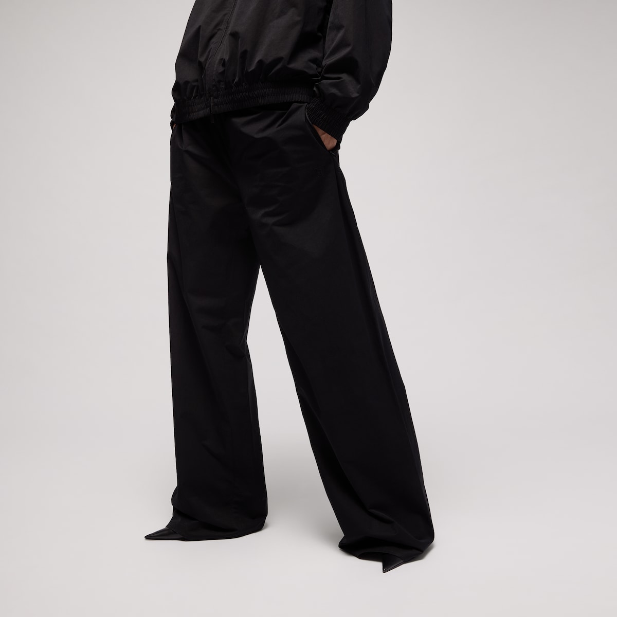 Soft technical twill leisure pants in black - thumbnail 3