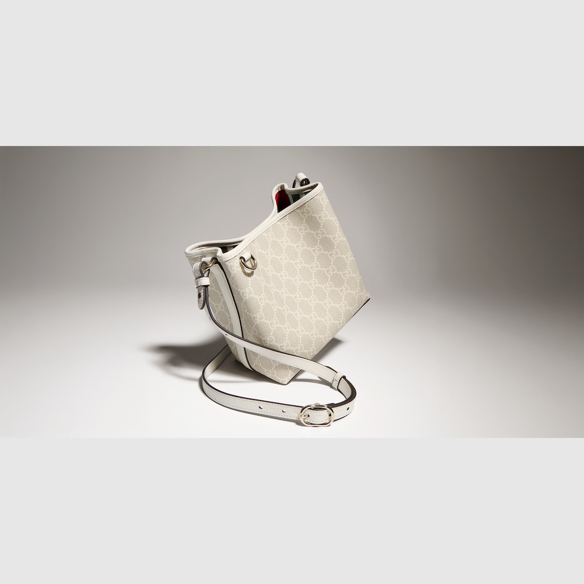 GG Emblem small bucket bag in beige and brown GG fabric - thumbnail 10