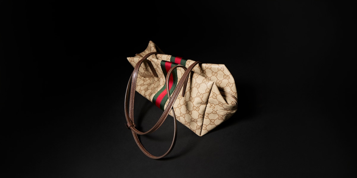 GUCCI バッグ Gucci Melrose medium boston bag in sand and brown GG canvas
