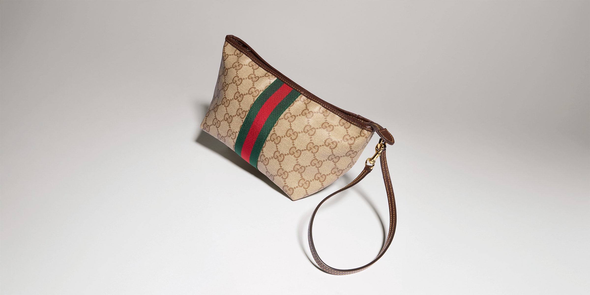 マヤ【美品】GUCCI ボディバッグ ウエストポーチ GG キャンバス ストラップ & ウェブ ストライプ付き スモール ポーチ ・サンド