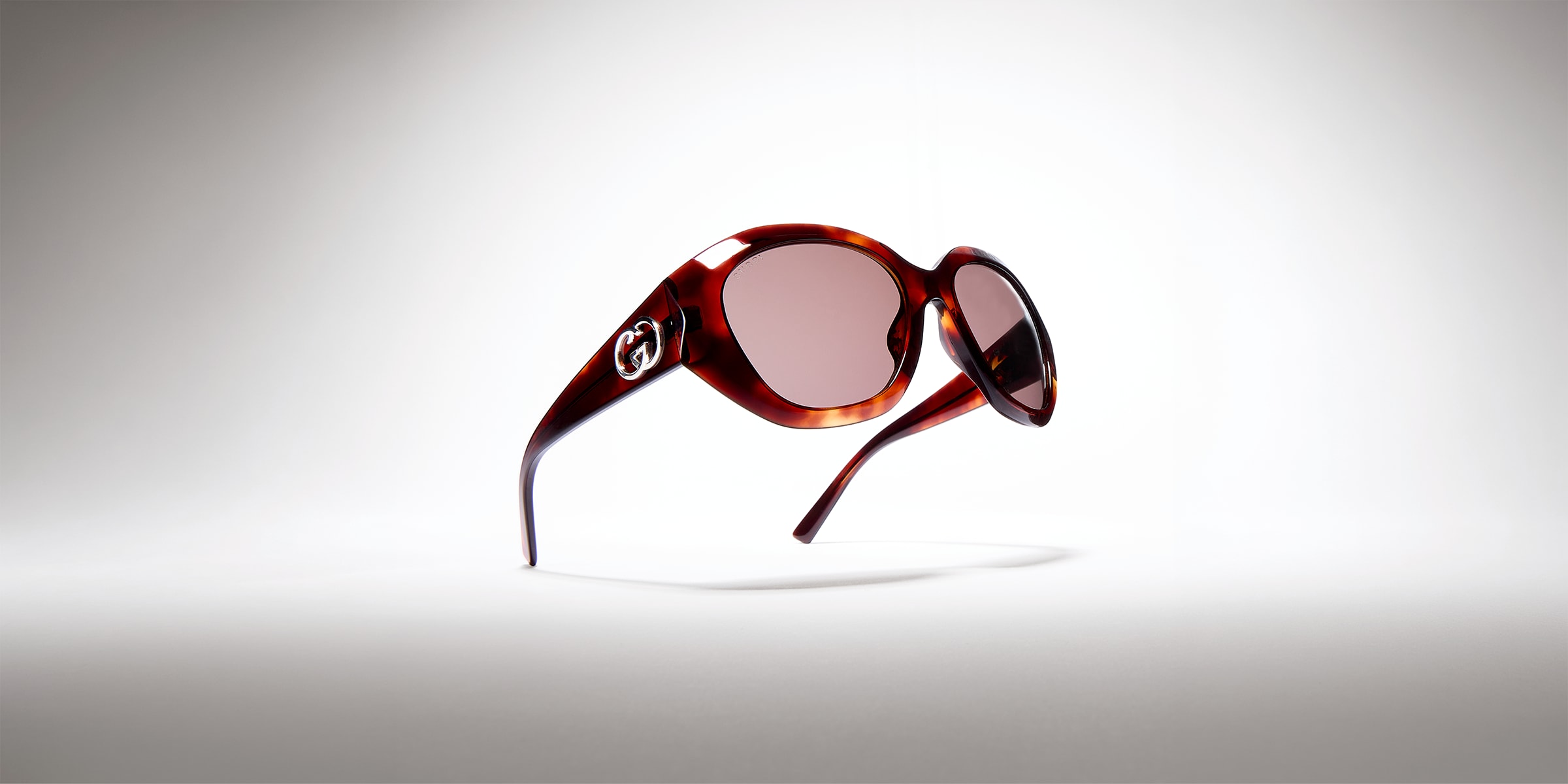 Geometric-frame sunglasses in brown tortoiseshell | GUCCI® RO