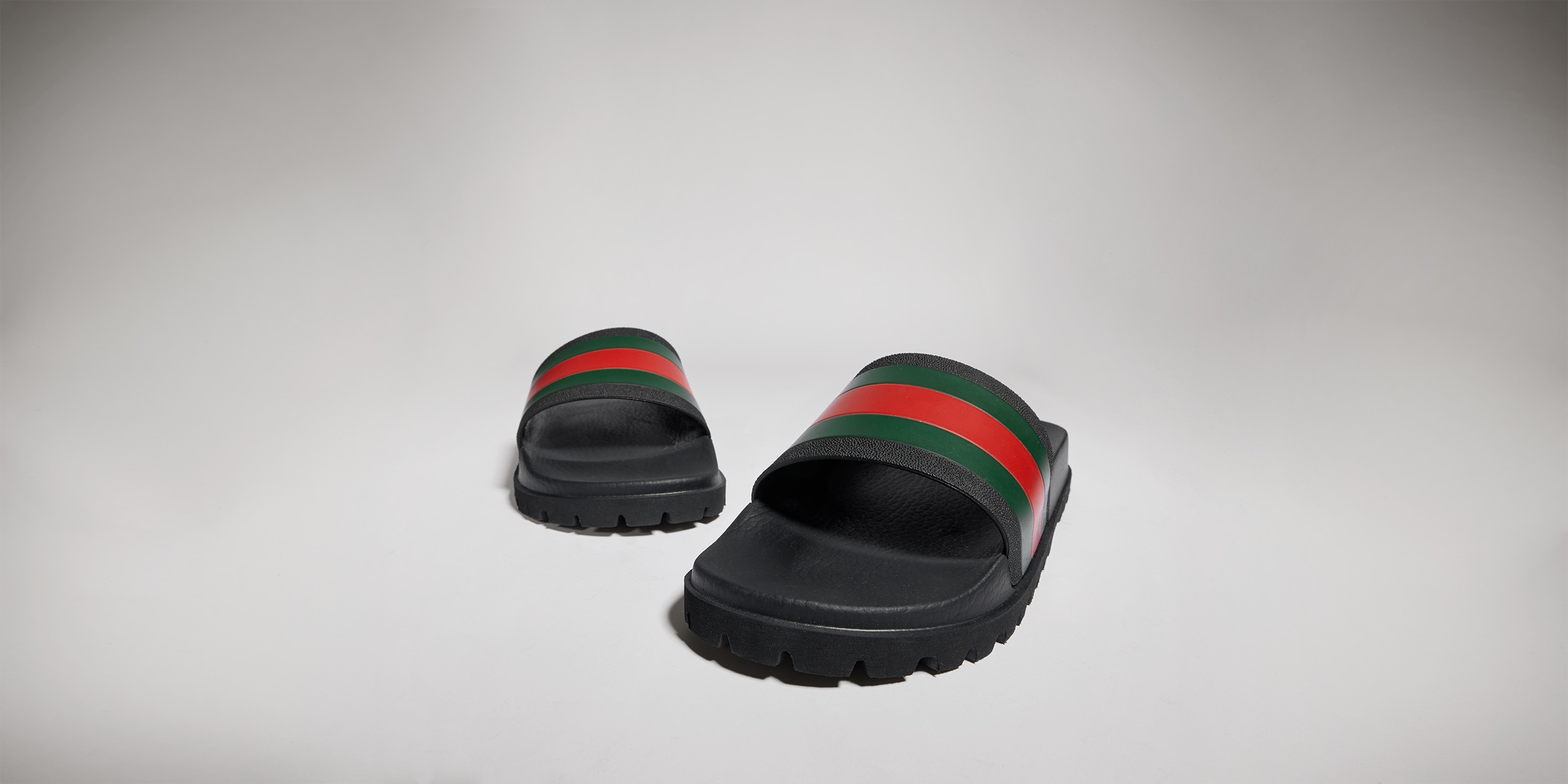 グッチ メンズ サンダル・スライド・ラバーシューズ | GUCCI® JP