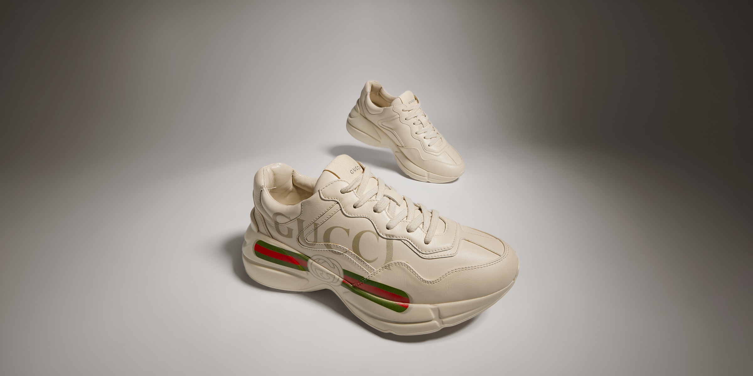ライトン〕 ウィメンズ GUCCI ロゴ レザー スニーカー ・アイボリー