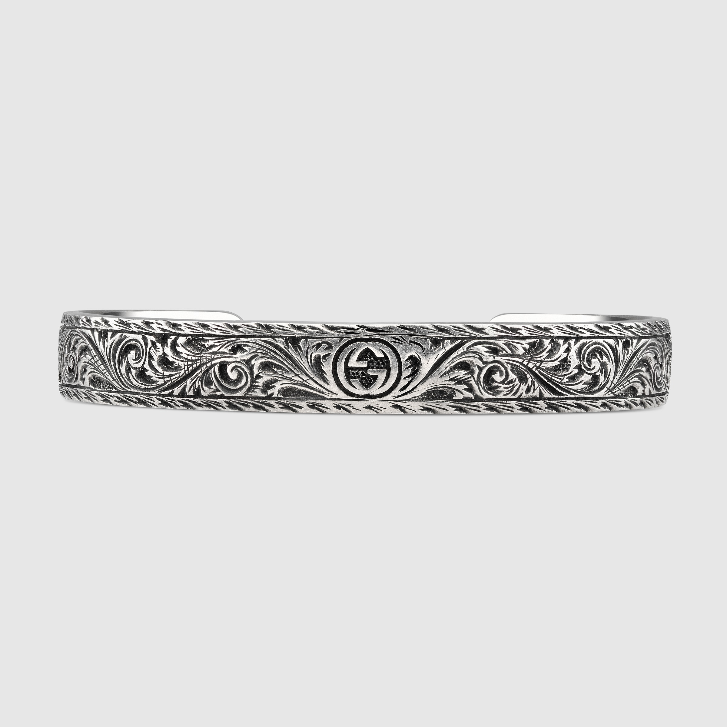 433575_J8400_0911_001_100_0000_Light-Bracelet-in-silver-with-feline-head.jpg