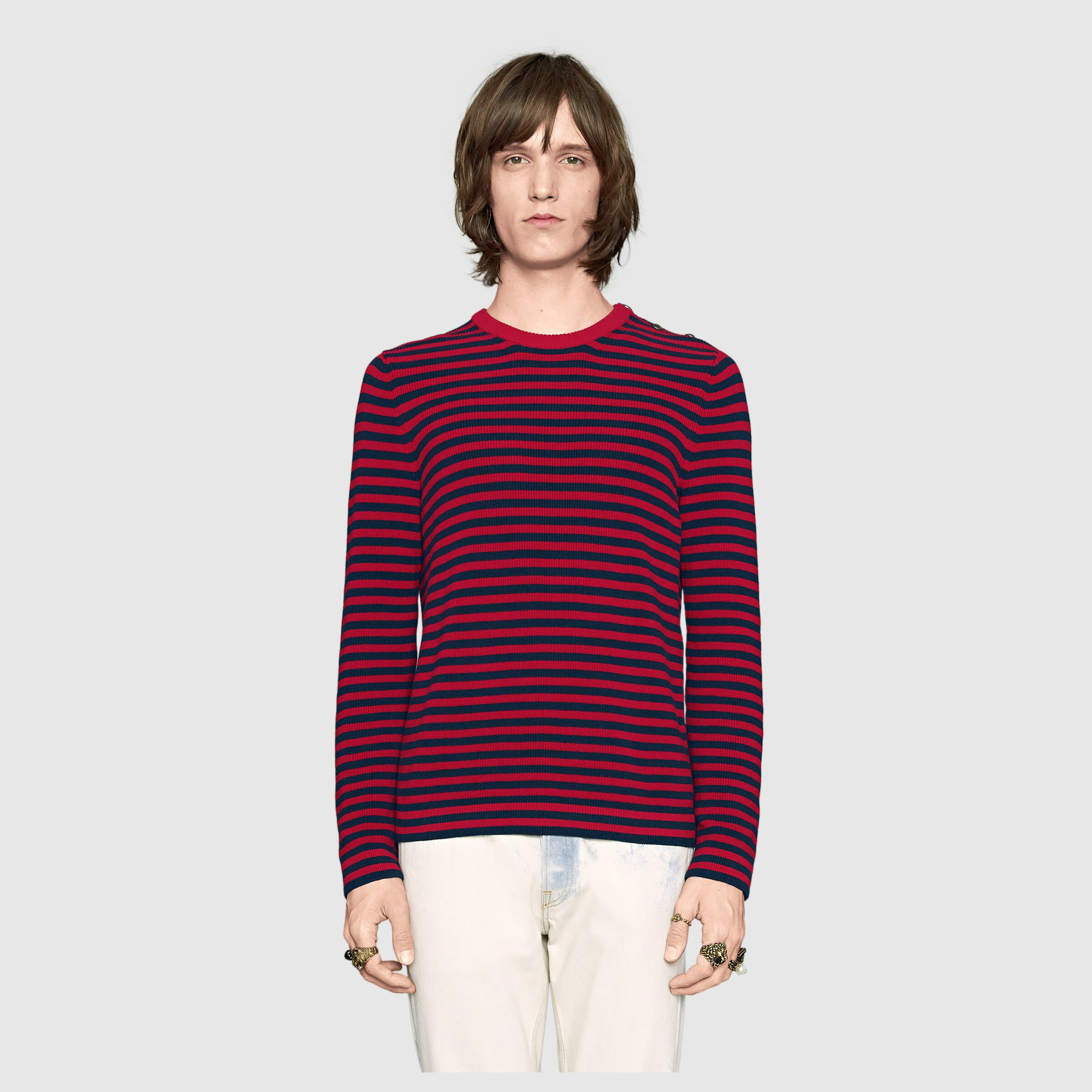 It's free shipping made easy Discover men's crew neck jumpers at ASOS. Shop our wide range of men's crew neck sweaters, from cable and plain knits to longline. Available now at ASOS. your browser is not supported. ASOS DESIGN cotton jumper in light grey. £ ASOS DESIGN muscle fit jumper in black.